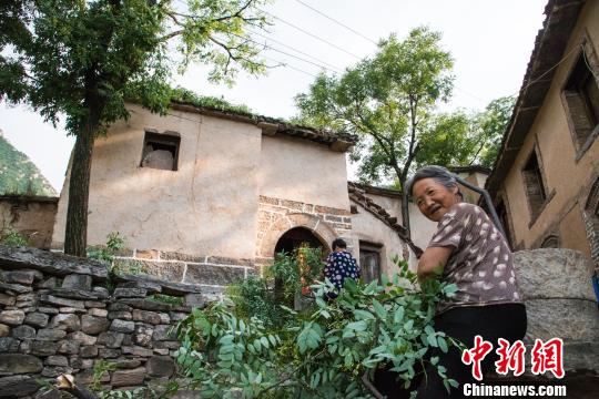 图为中国最美休闲乡村白杨坡村。　牛佳峰 摄